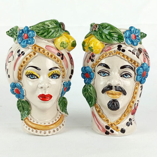 coppia di teste di moro in ceramica di Caltagirone decoro bordeaux ( bordò )